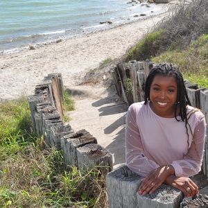 Meet your Posher, Shakira